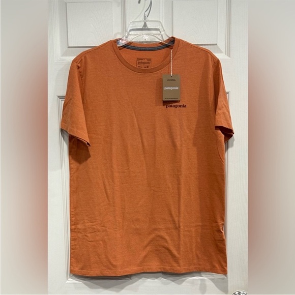 Patagonia Men's Medium Fitz Roy Icon Responsibili-Tee T-Shirt Orange Melon NWT - Picture 1 of 10